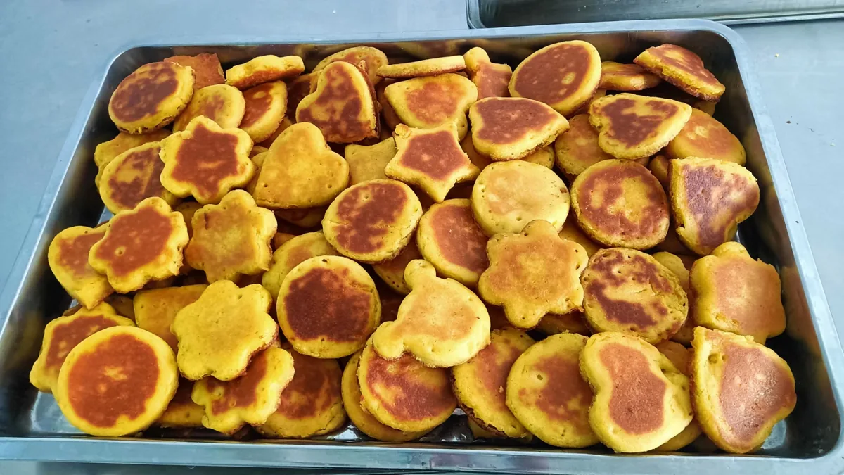 食堂师傅做的花样小饼